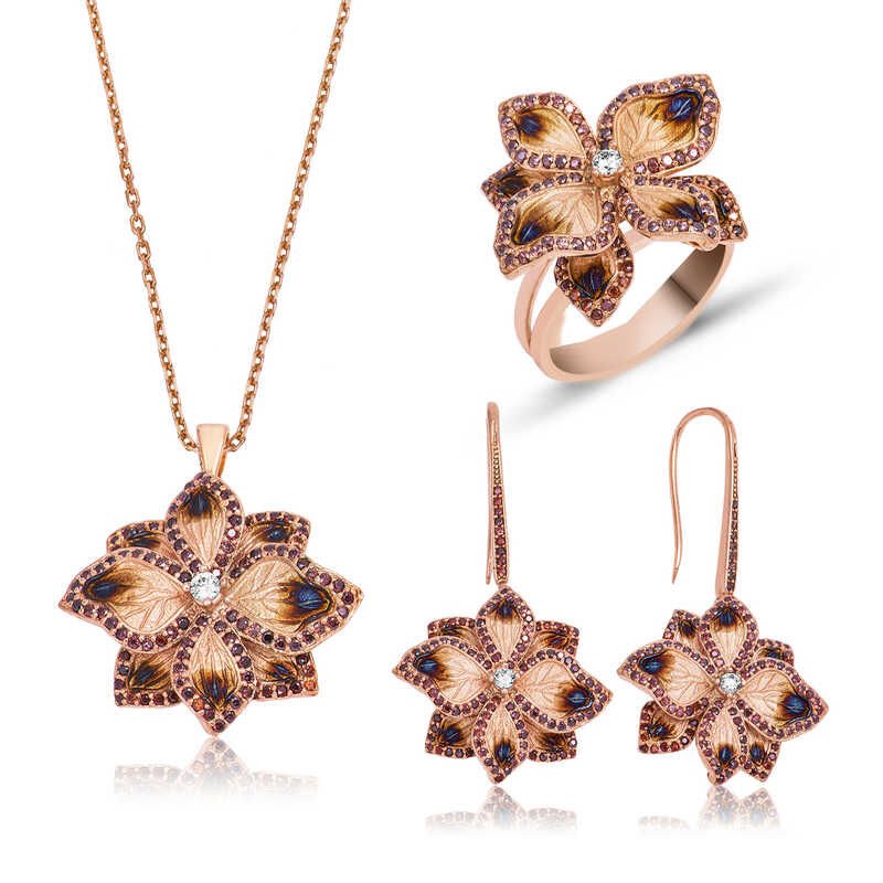 Conjunto de mujer con flor violeta plateada