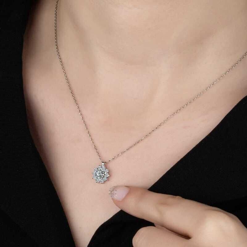 Collar solitario de plata con piedra Swarovski para mujer