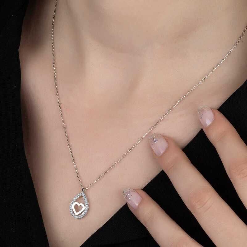 Collar de mujer con corazón de gota de plata y piedra Swarovski