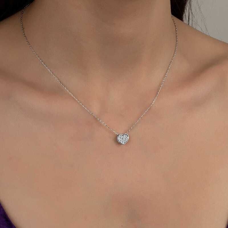 Collar de mujer con corazón de plata y piedra Swarovski