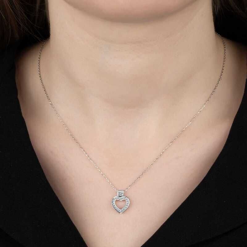 Collar de mujer con corazón de plata y piedra Swarovski