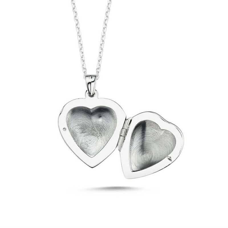 Collar con medallón de corazón cubierto de plata para mujer