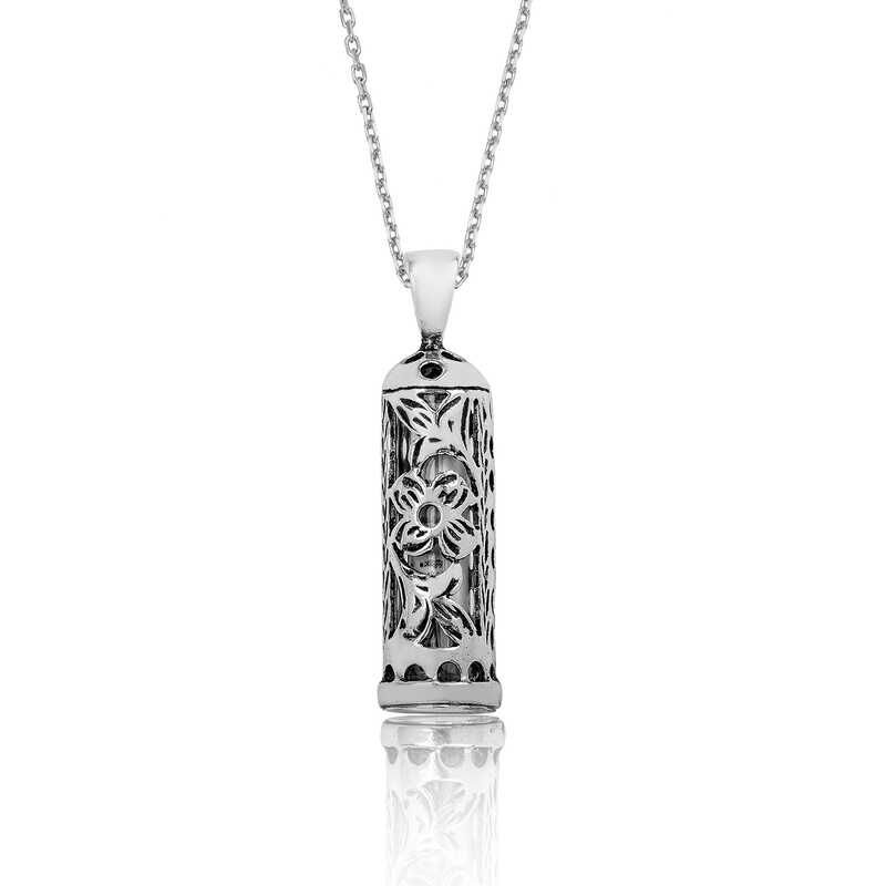 Collar cilíndrico de oración con flor de plata de Cevsen