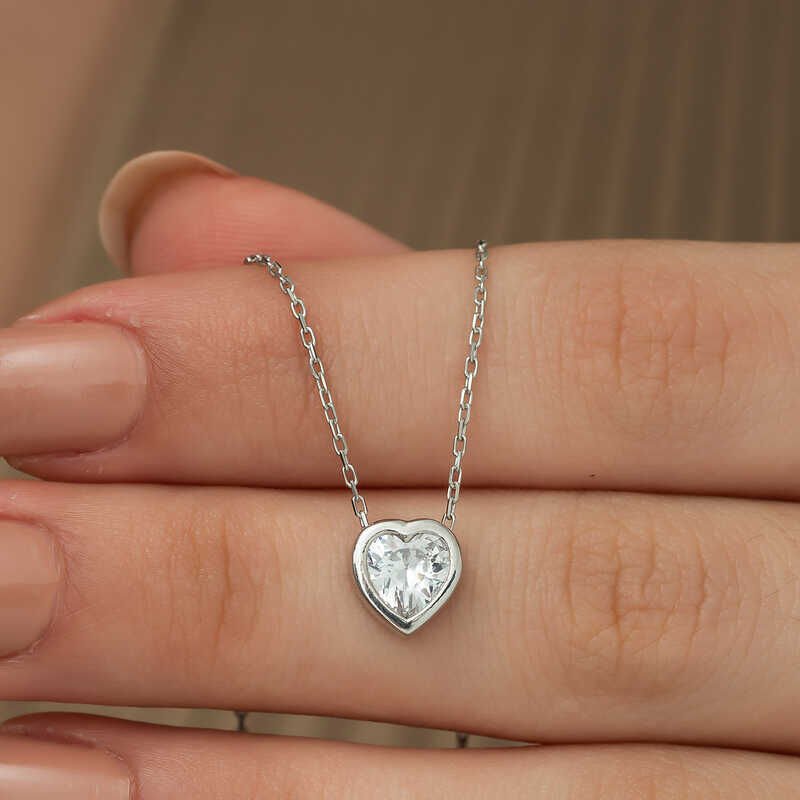 Collar de corazón de plata para mujer