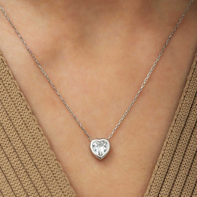 Collar de corazón de plata para mujer
