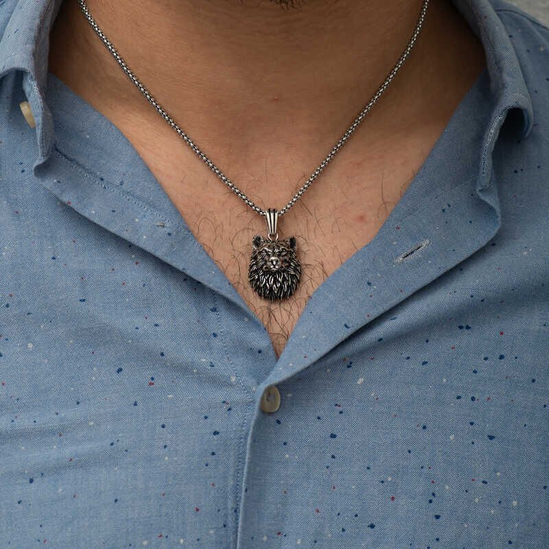 Collar de cabeza de lobo de plata