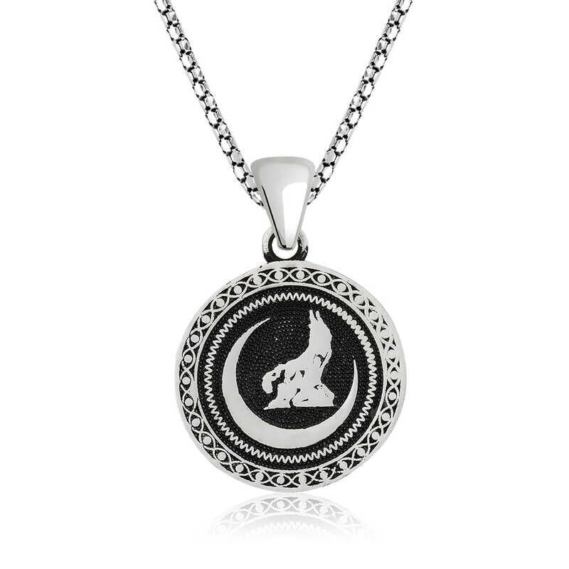 Collar de lobo gris con media luna plateada