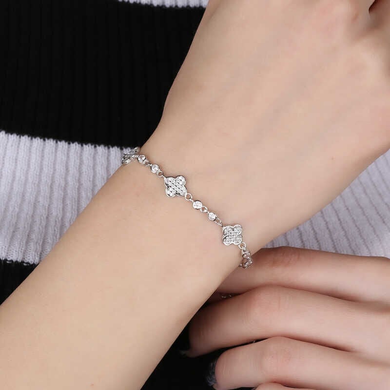 Silver Clover Women's Bracelet