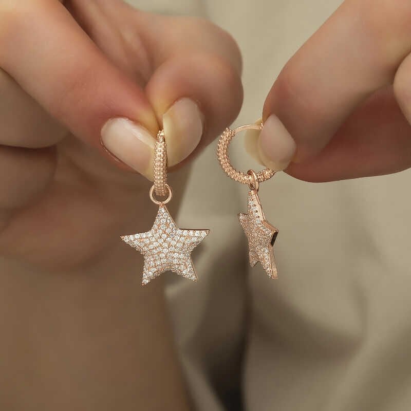 Pendiente de aro de plata con estrella para mujer