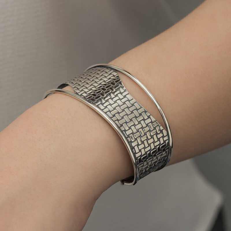 Silver Antique Patterned Women's Bracelet