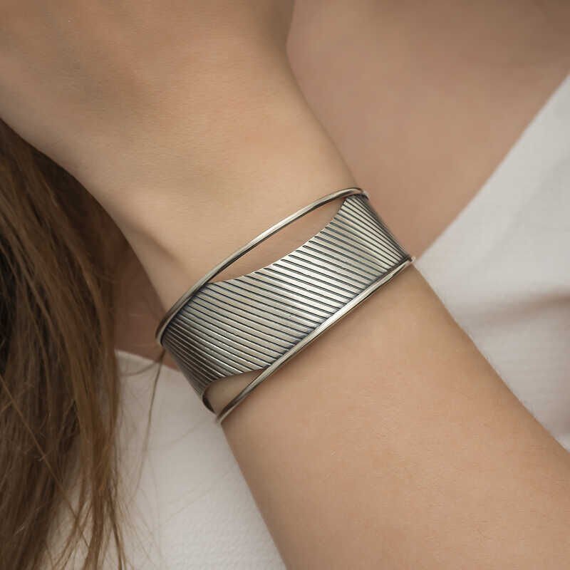 Silver Antique Patterned Women's Bracelet