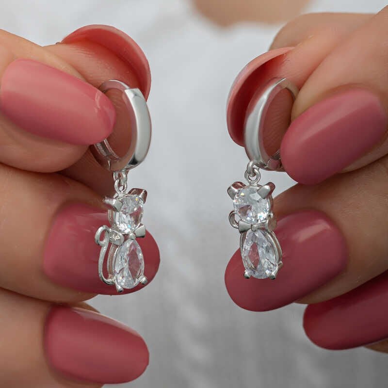 Pendientes colgantes de plata con forma de gato y mujer