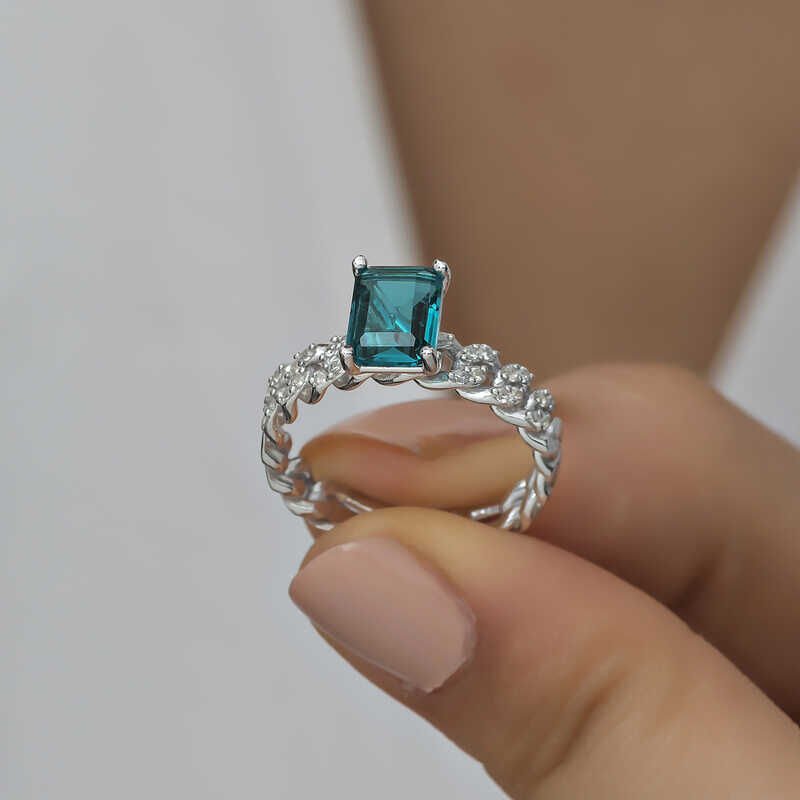 Anillo de plata con piedra baguette verde oscuro para mujer