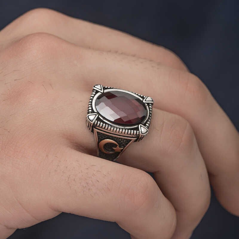 Anillo de plata con circonita roja para hombre