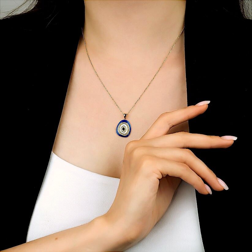 0.27 Karat Pırlanta Safir Göz Kolye