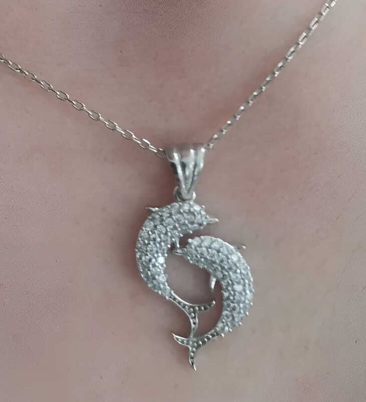 Collar de plata con doble delfín para mujer