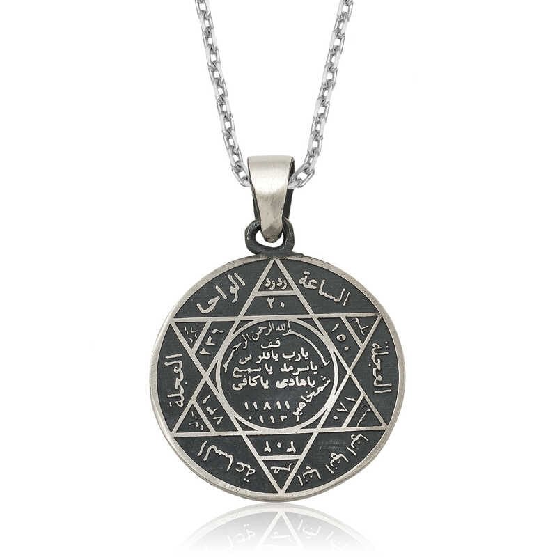 Collar de plata con el sello de Salomón