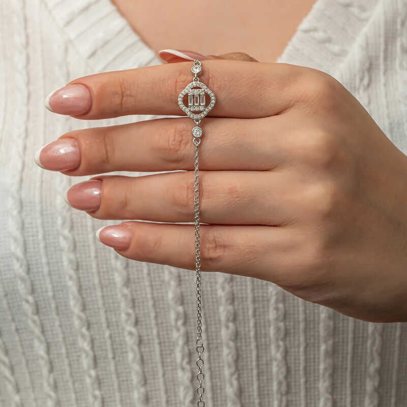 Pulsera de mujer con piedra baguette y trébol de plata