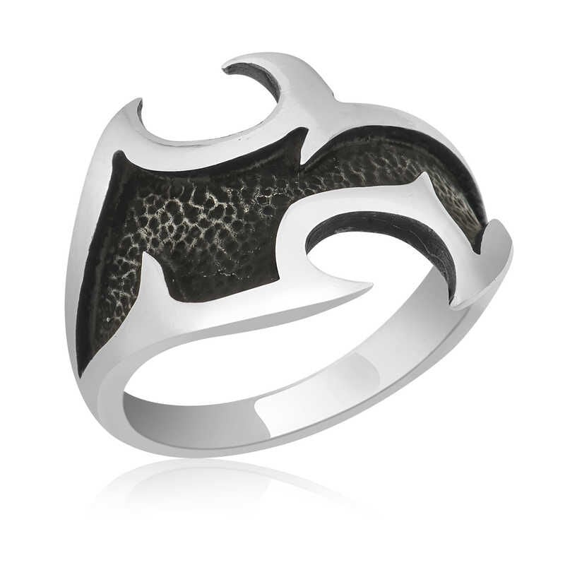 Anillo de plata con diseño de tatuaje para hombre