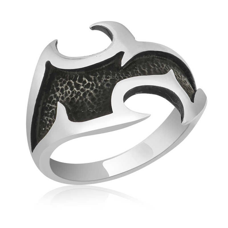 Anillo de plata con diseño de tatuaje para hombre