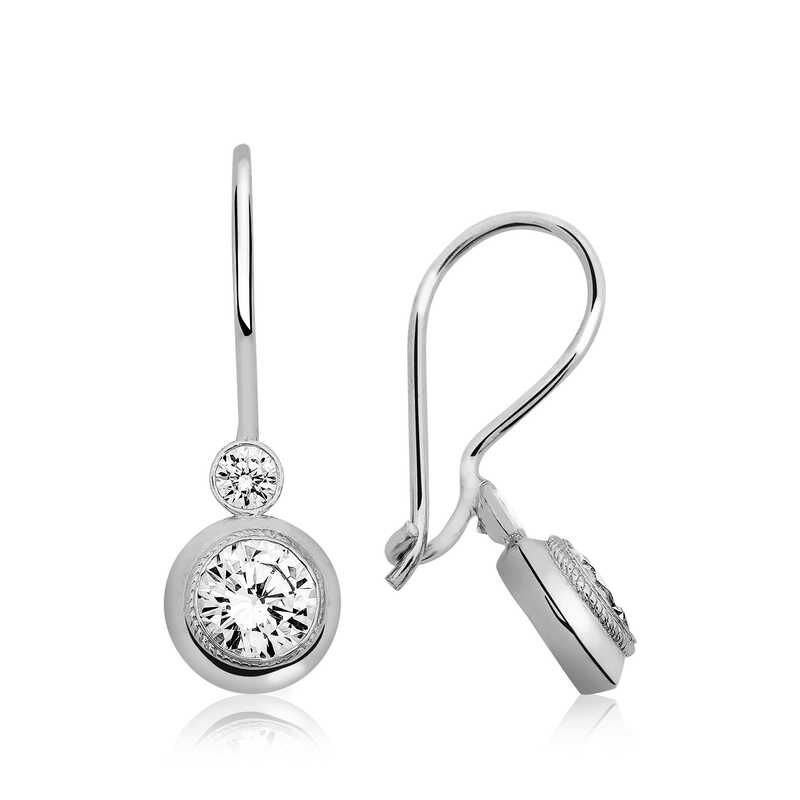 Pendiente colgante de plata con una sola piedra