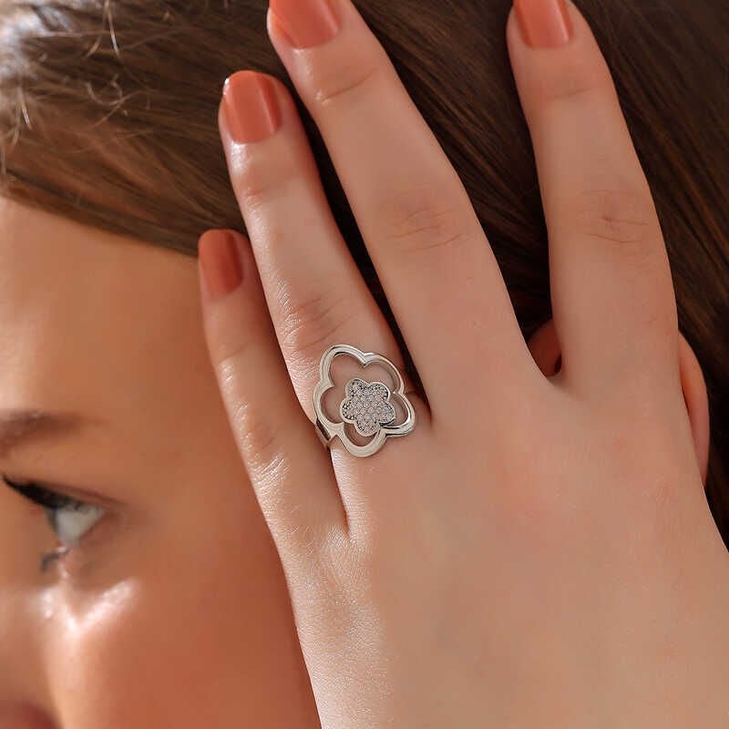 Anillo de mujer con estampado de flores de plata